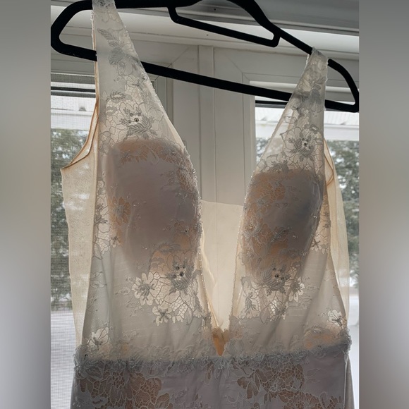 Long Wedding Dress - Size 12 - Vneck Line - Mermaid Shape - Picture 7 of 9